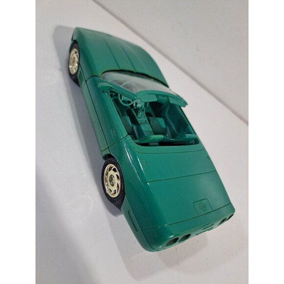 AMT Plastic 1/25 Scale Special Edition Green C4 Chevrolet Corvette Con Promo Car - Picture 3 of 9